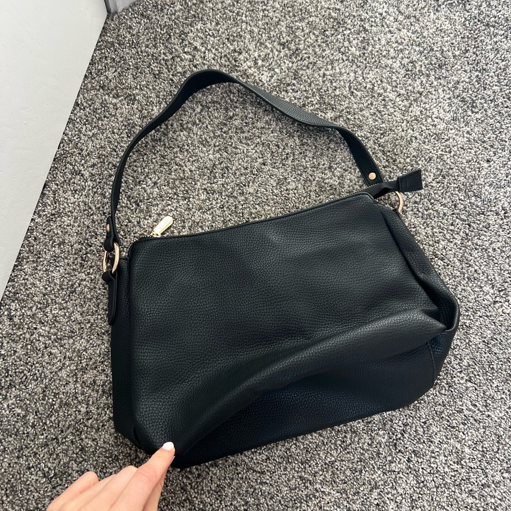BLACK FAUX LEATHER SHOULDER BAG